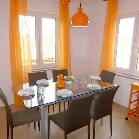Kvesic Apartment Silo (Krk)